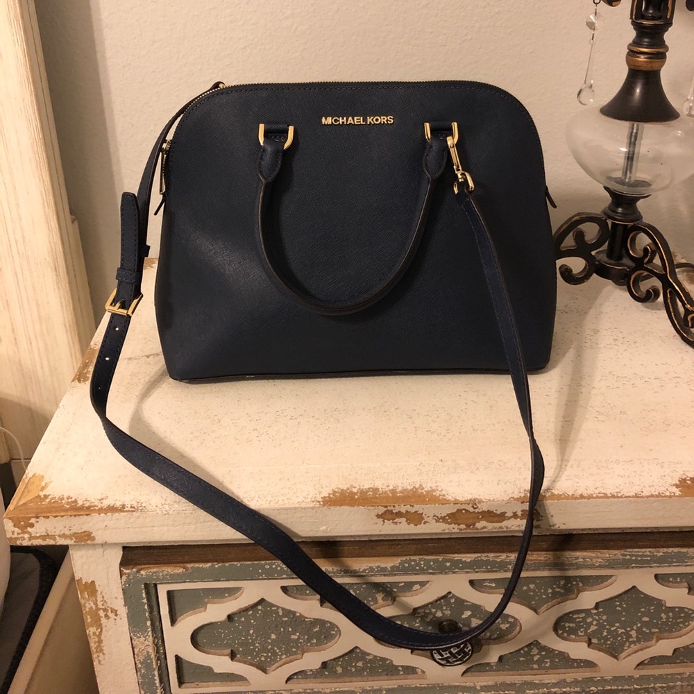 Michael Kors Navy Purse in great condition!